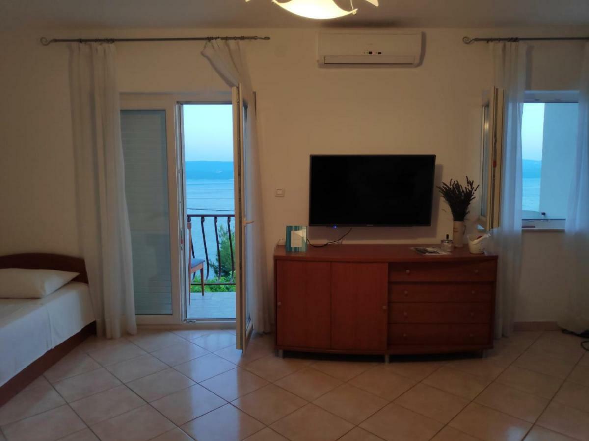 Apartmani Mara I Kata Omis Exterior photo