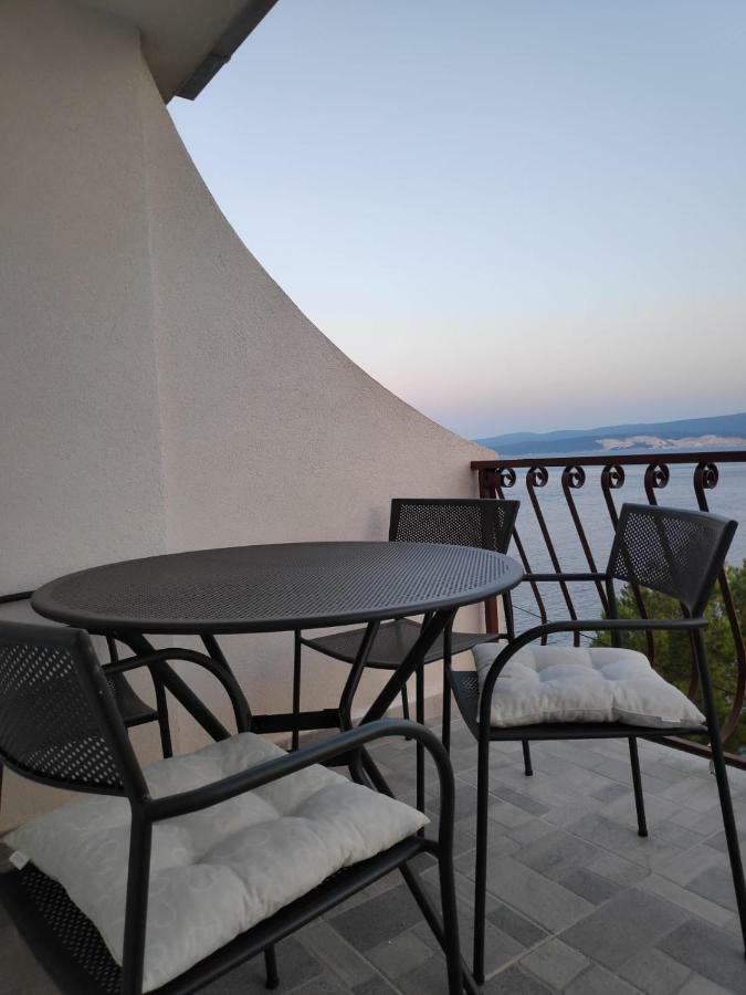 Apartmani Mara I Kata Omis Exterior photo